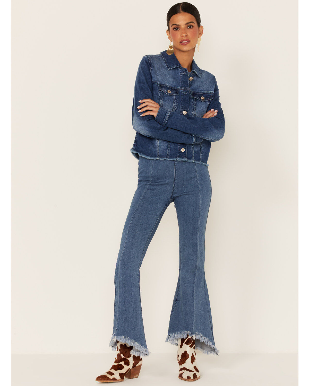 Shyanne Women's Cali Medium Wash Fray Hem Button Down Crop Denim Jacket