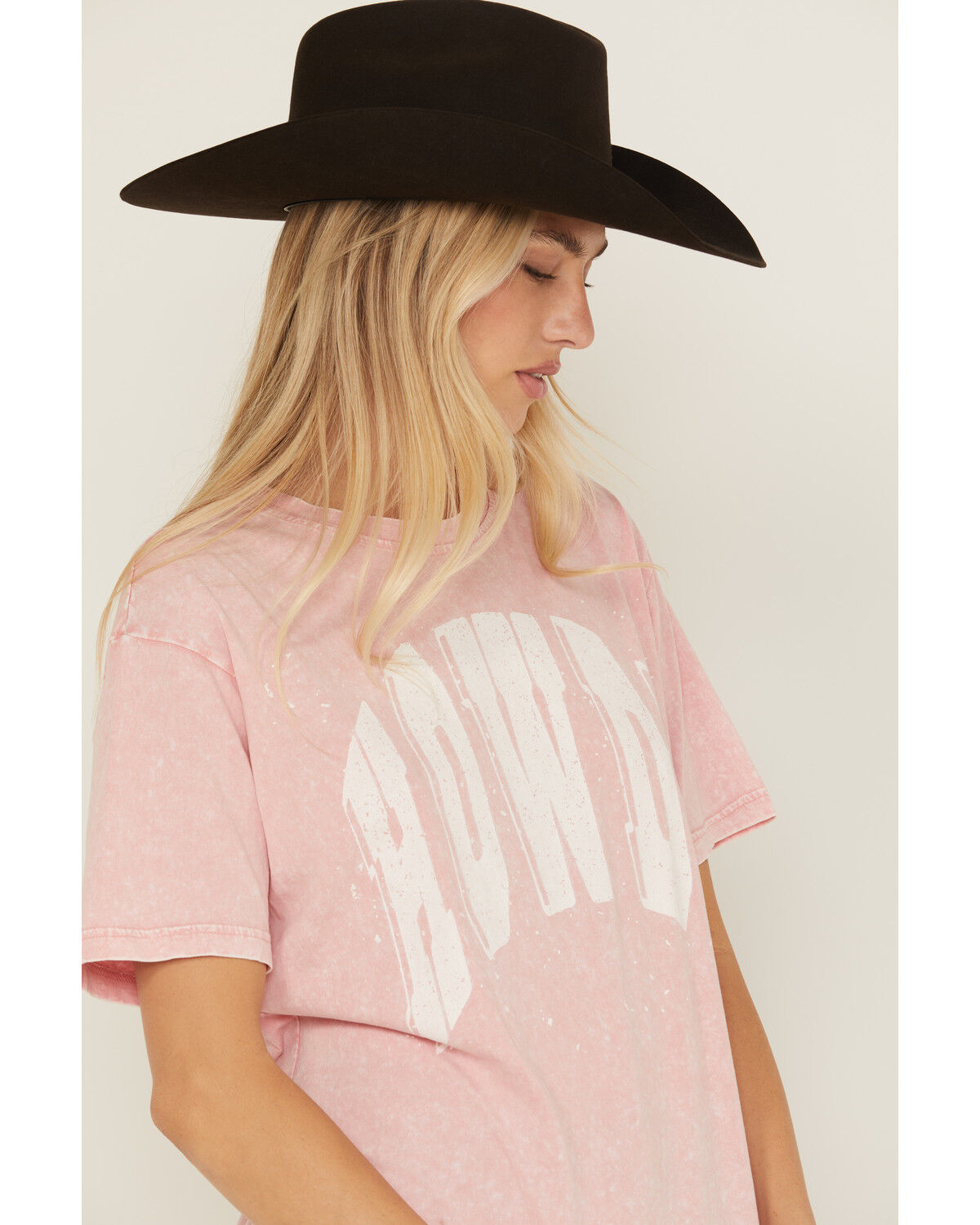 Ariat Women's Howdy Short Sleeve Graphic Tee