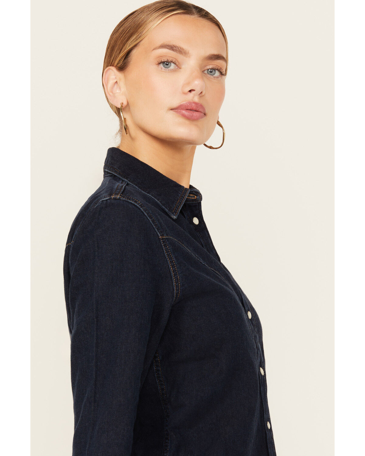 Wrangler Women's Dark Wash Slim Yoke Long Sleeve Pearl Snap Western Shirt
