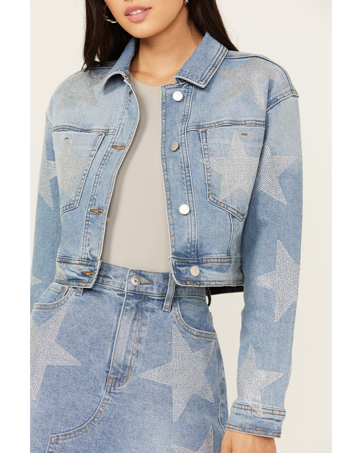Vibrant Denim Women's Medium Wash Cropped Rhinestone Star Denim Jacket
