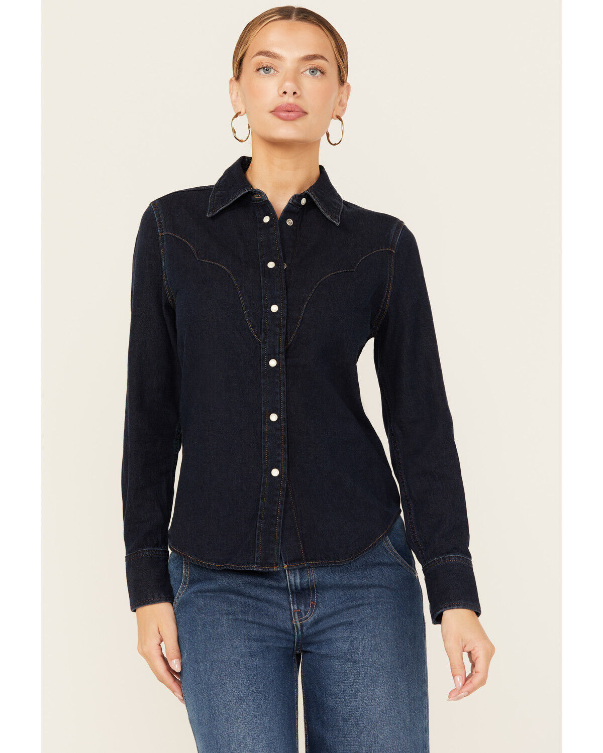 Wrangler Women's Dark Wash Slim Yoke Long Sleeve Pearl Snap Western Shirt