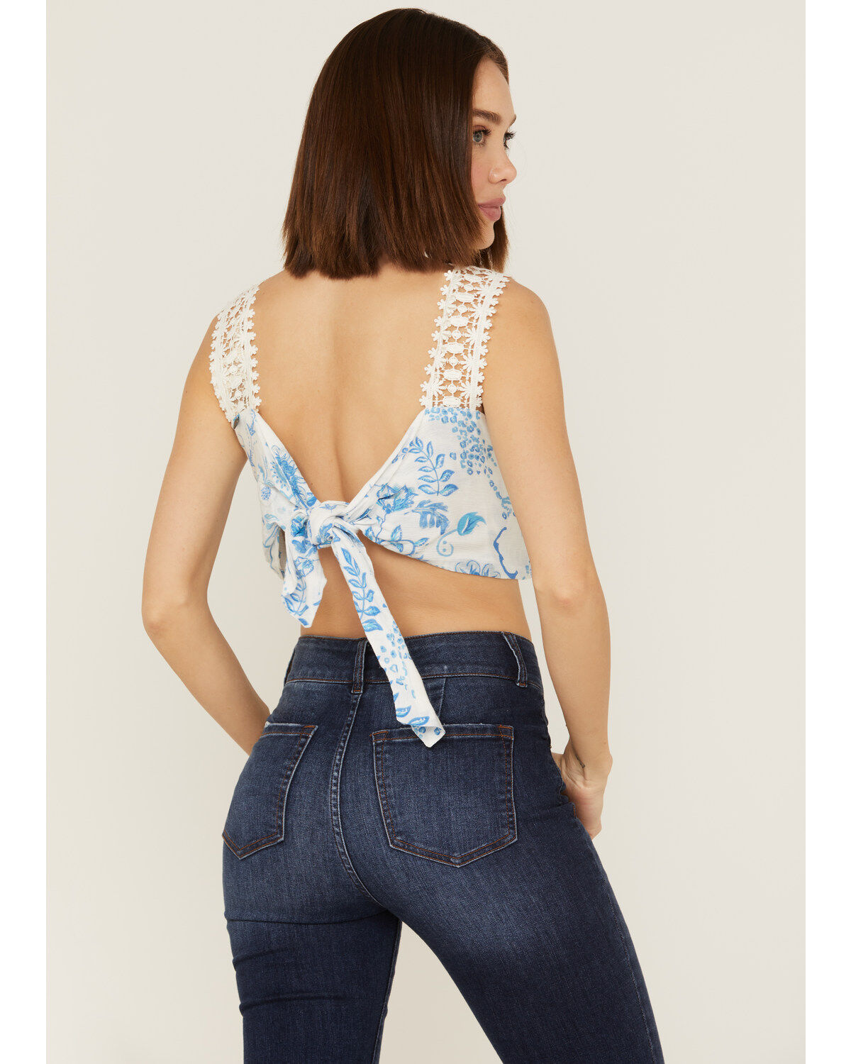 Z&L Women's Delphi Print Smocked Tie Back Sleeveless Crop Top