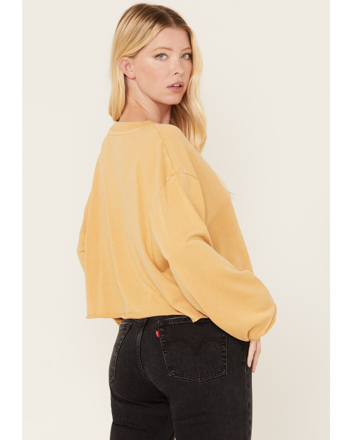 Cleo + Wolf Women's Find Your Wild Graphic Cropped Sweatshirt