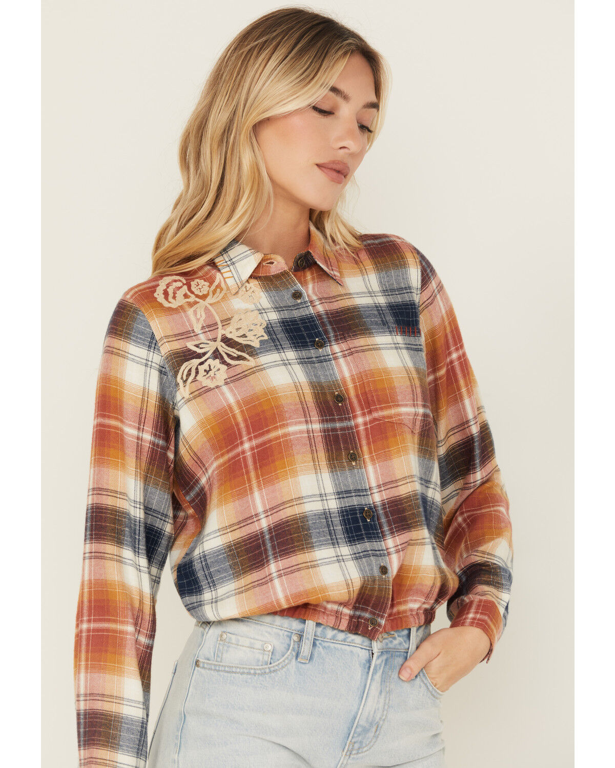 Cleo + Wolf Women's Embroidered Cropped Plaid Print Flannel Shirt