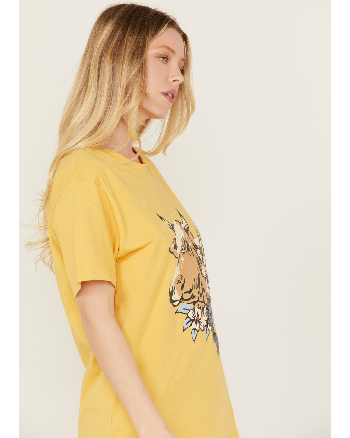 Ariat Women's Cow Short Sleeve Graphic Tee