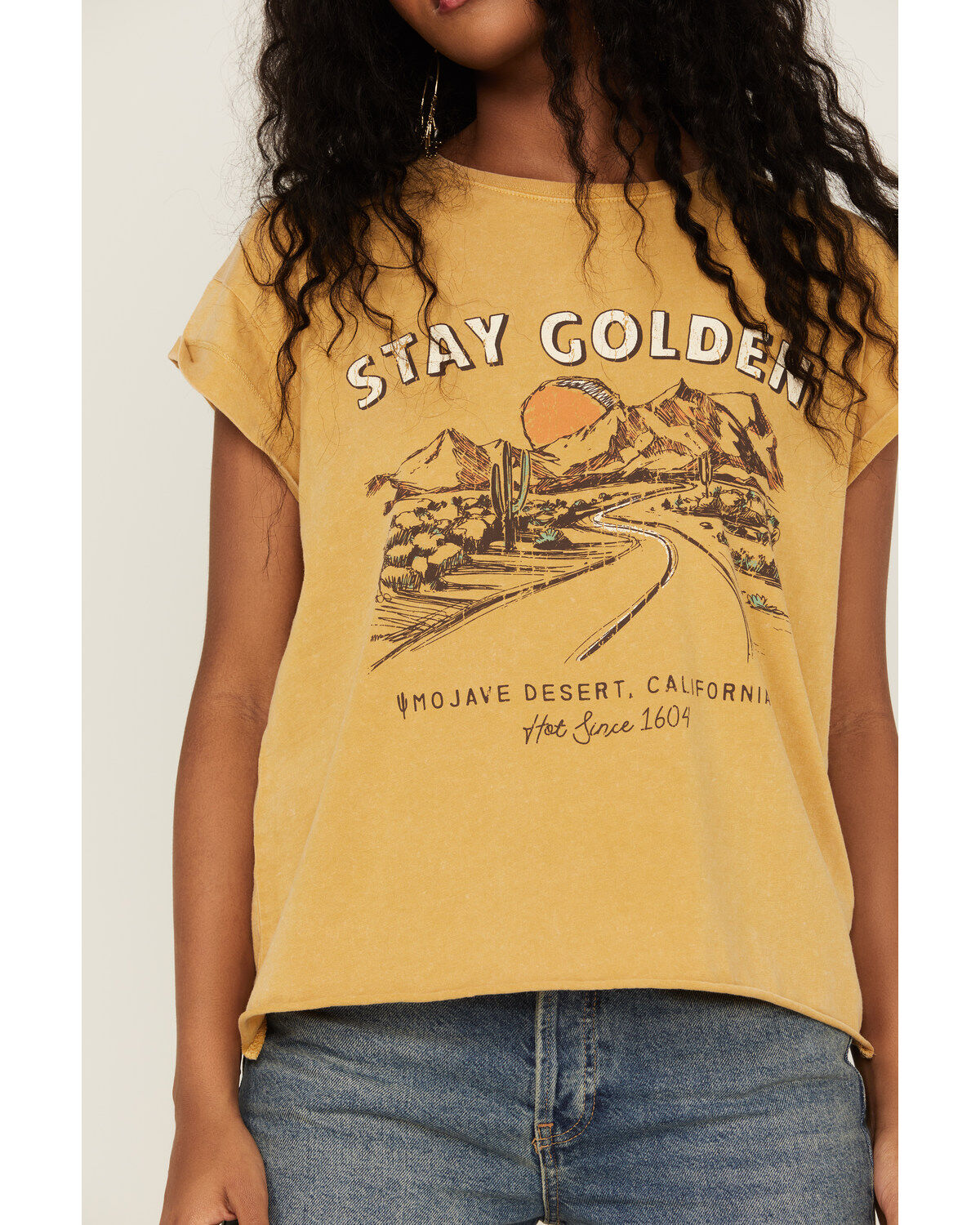 Cleo + Wolf Women's Stay Golden Rolled Sleeve Graphic Tee
