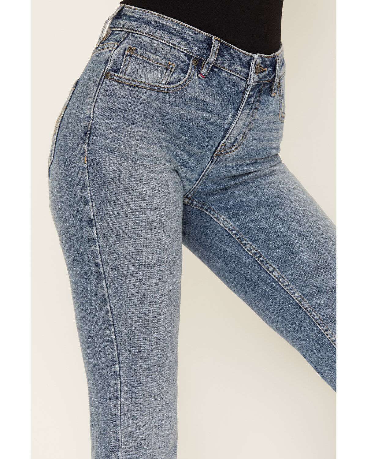 Idyllwind Women's Amalie Light Wash Rebel Mid Rise Bootcut Jeans