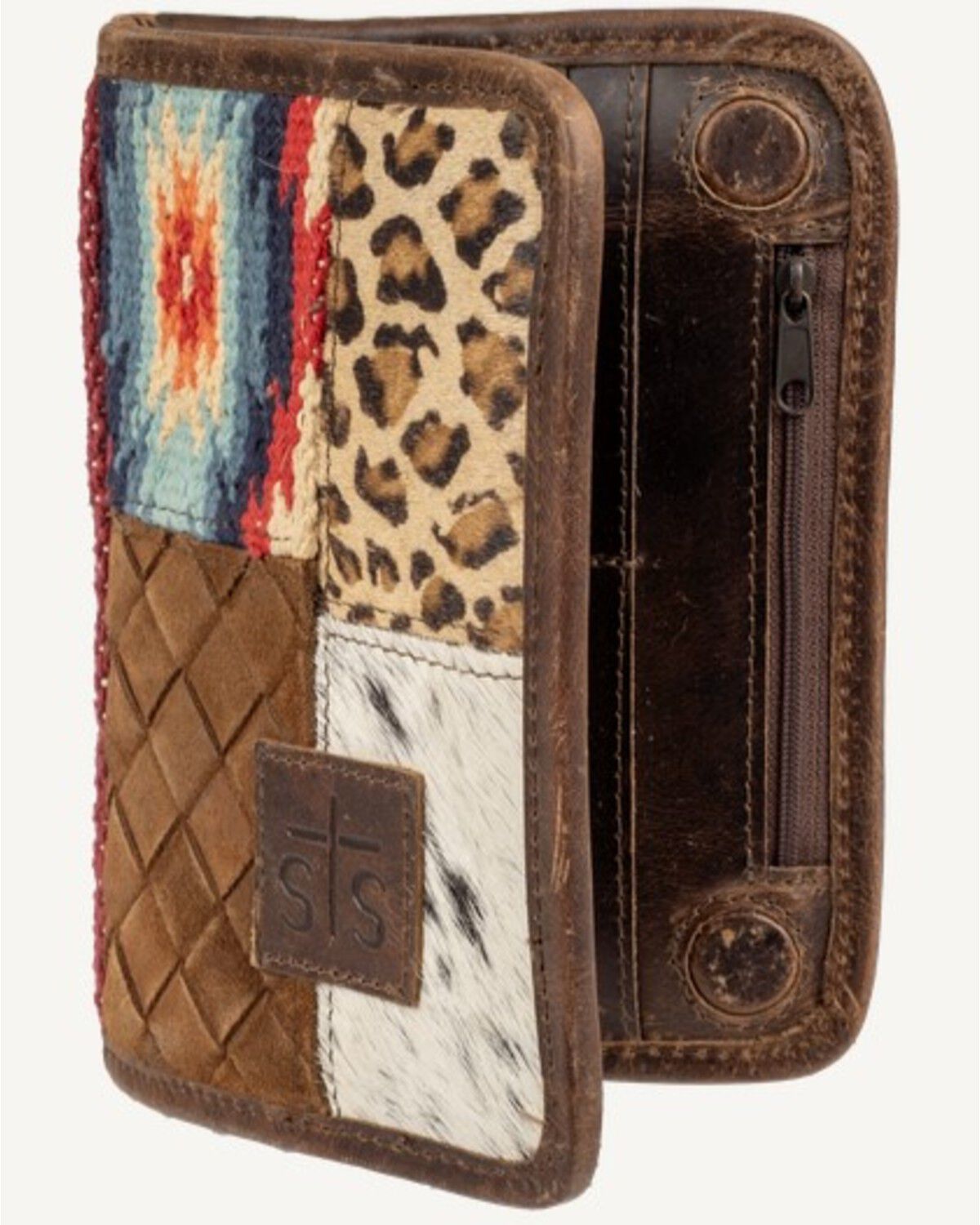 STS Ranchwear By Carroll Women's Chaynee Mountain Magnetic Wallet