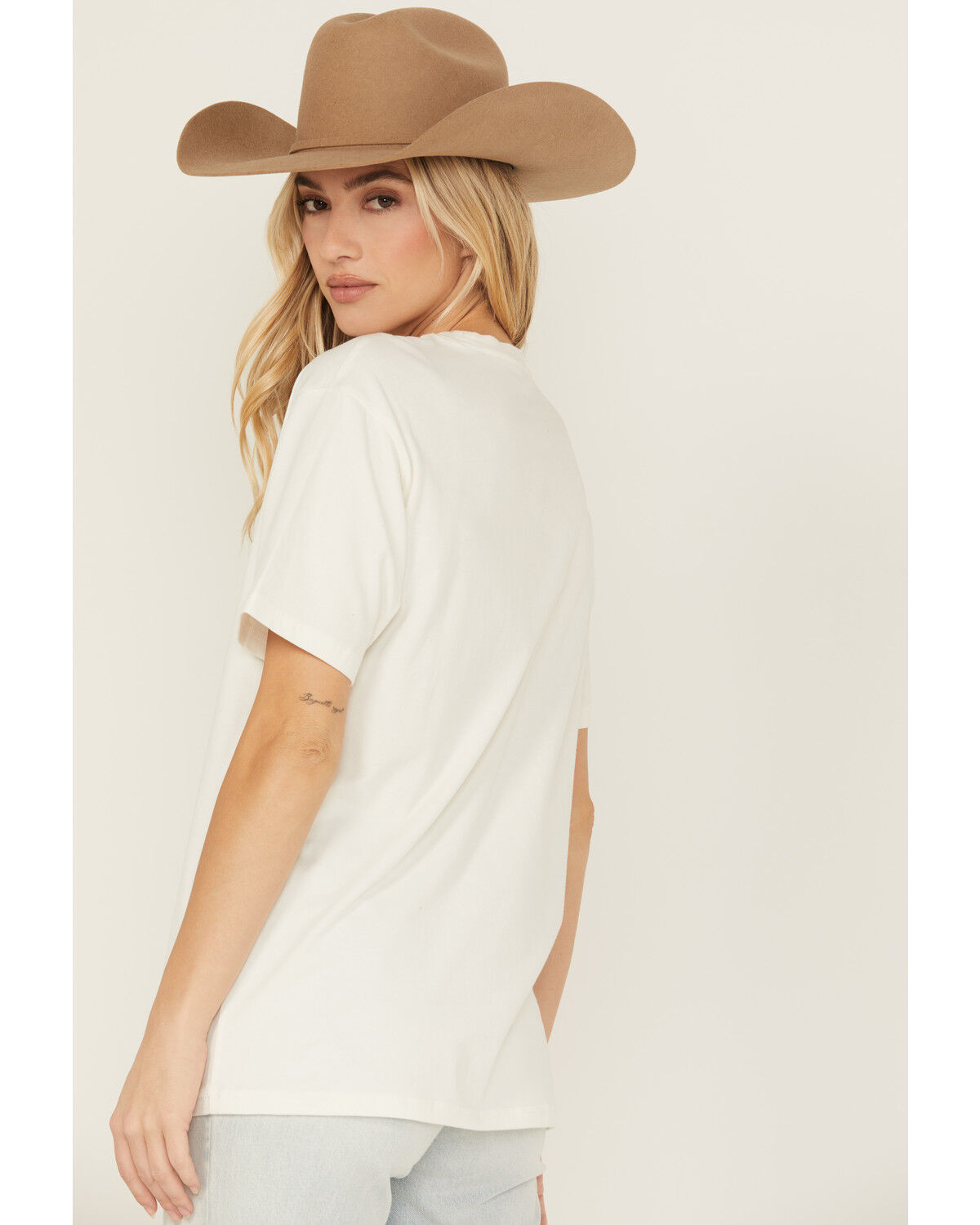 Ariat Women's Rodeo Pearl Short Sleeve Graphic Tee