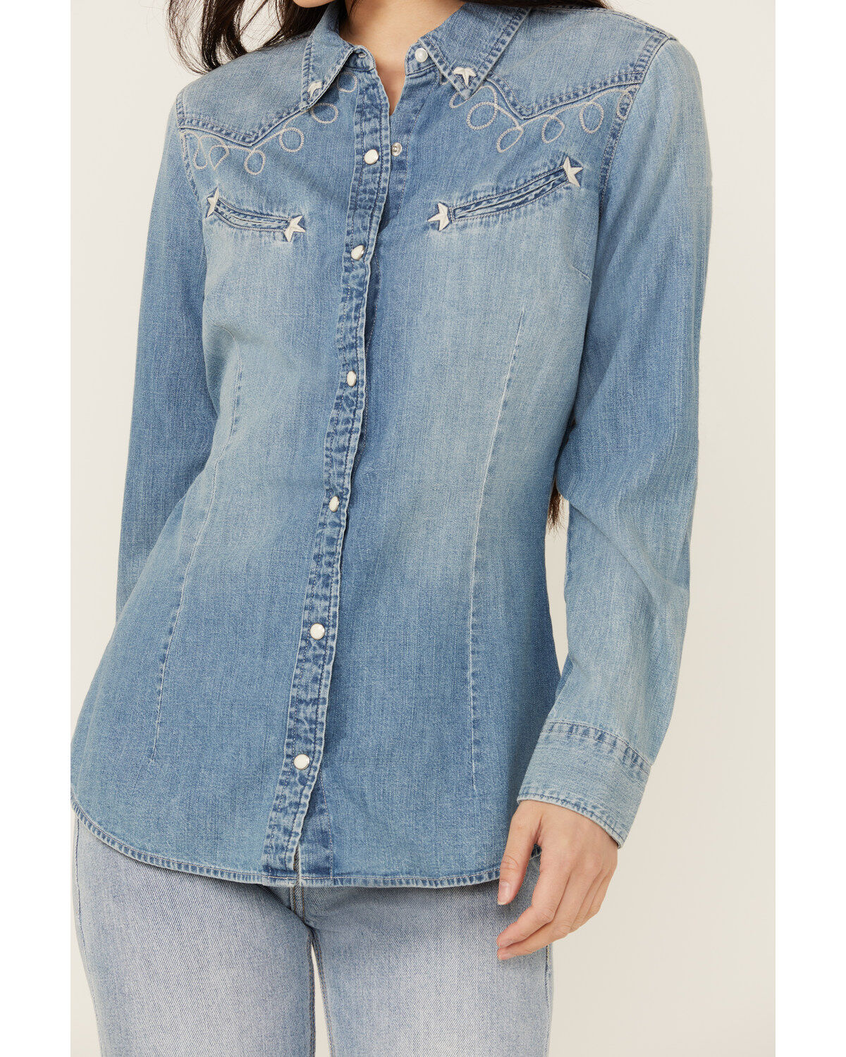 Wrangler Retro Women's Light Wash Embroidered Long Sleeve Pearl Snap Denim Western Shirt