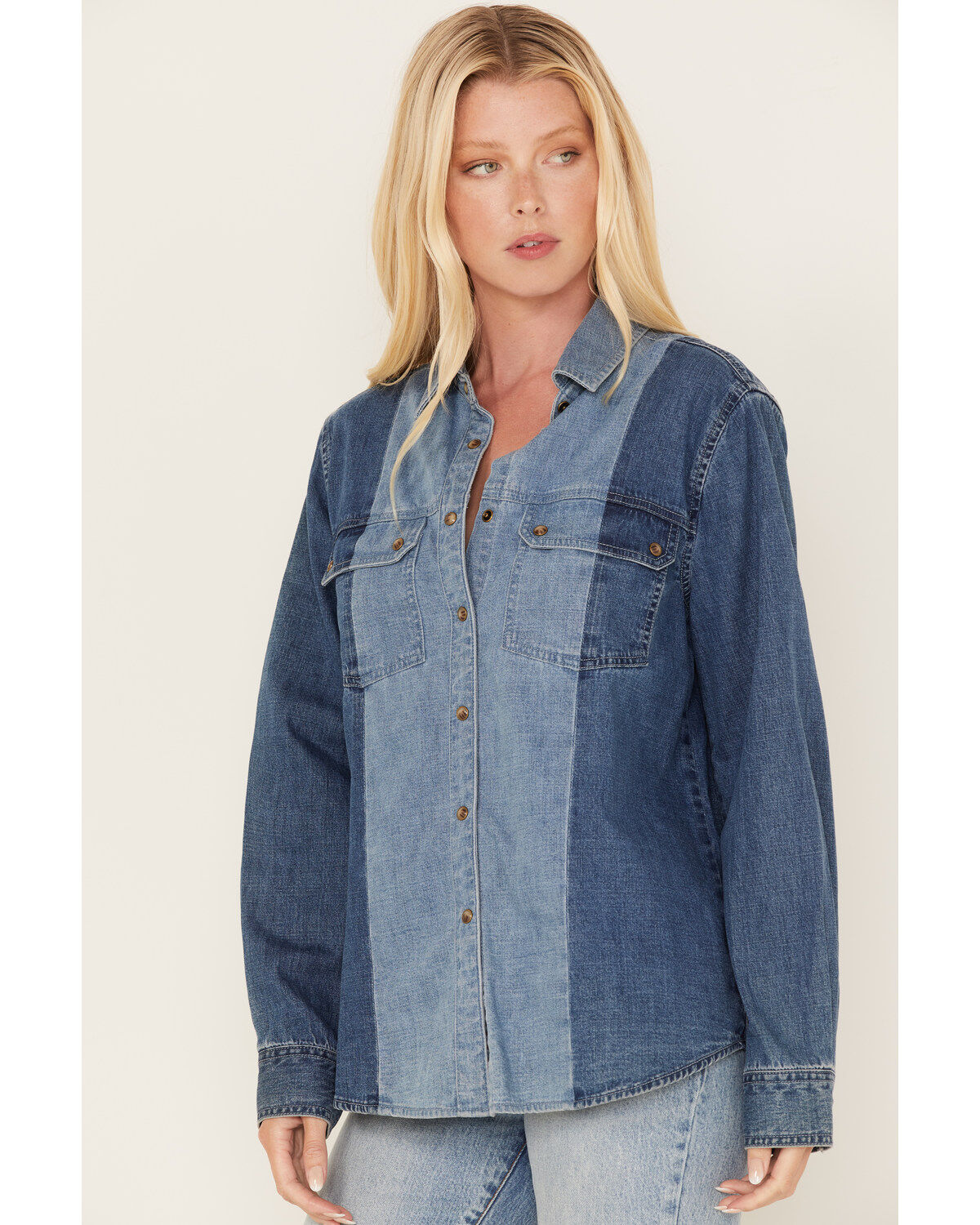Cleo + Wolf Women's Montana Avenue Two Tone Long Sleeve Denim Snap Shirt