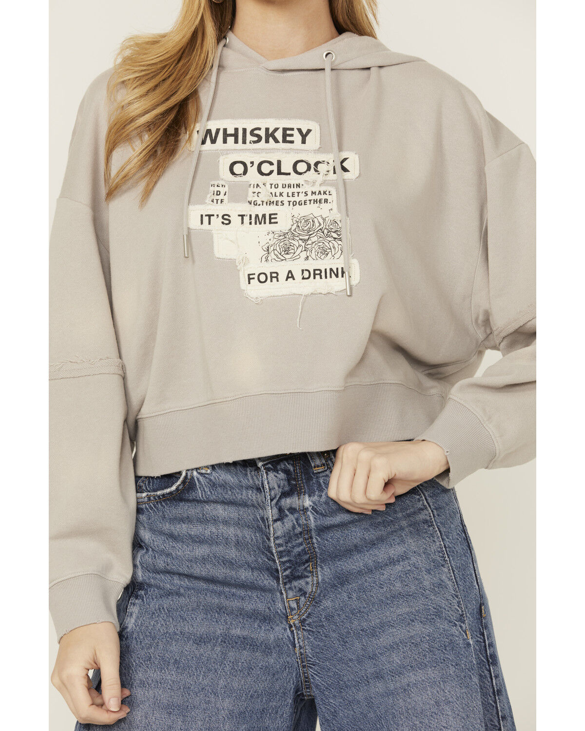 Cleo + Wolf Women's Whiskey O' Clock Graphic Cropped Hoodie