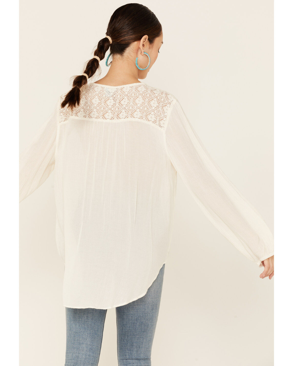 Nostalgia Women's Solid Cream Lace Tie-Front Long Sleeve Top