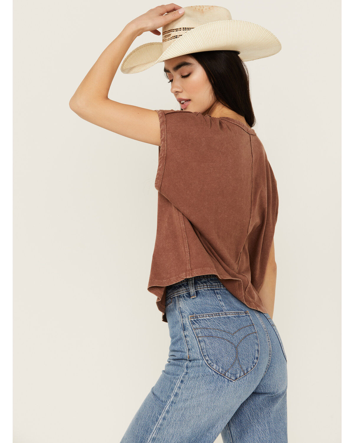 Cleo + Wolf Women's Anna Cropped Graphic Muscle Tee