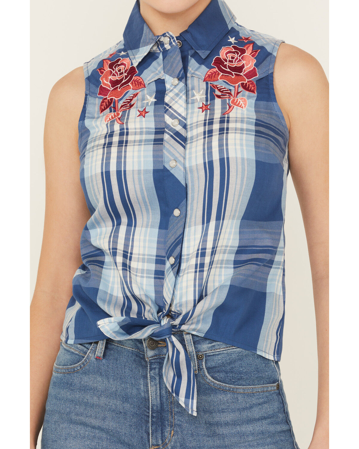 Idyllwind Women's Plaid Print Embroidered Front Sleeveless Snap Western Shirt