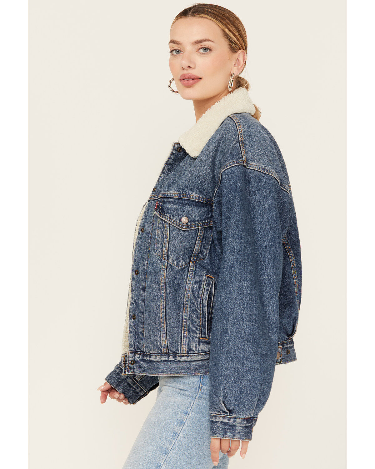 Levi's Women's Medium Wash 90s Sherpa Trucker Jacket