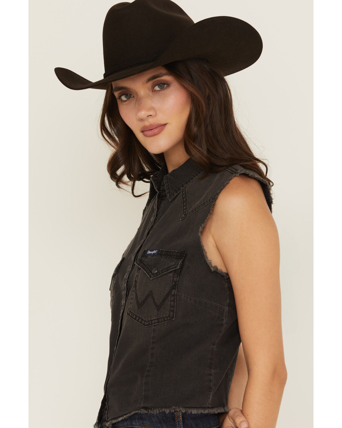 Wrangler Retro Women's Distressed Sleeveless Snap Cropped Western Shirt