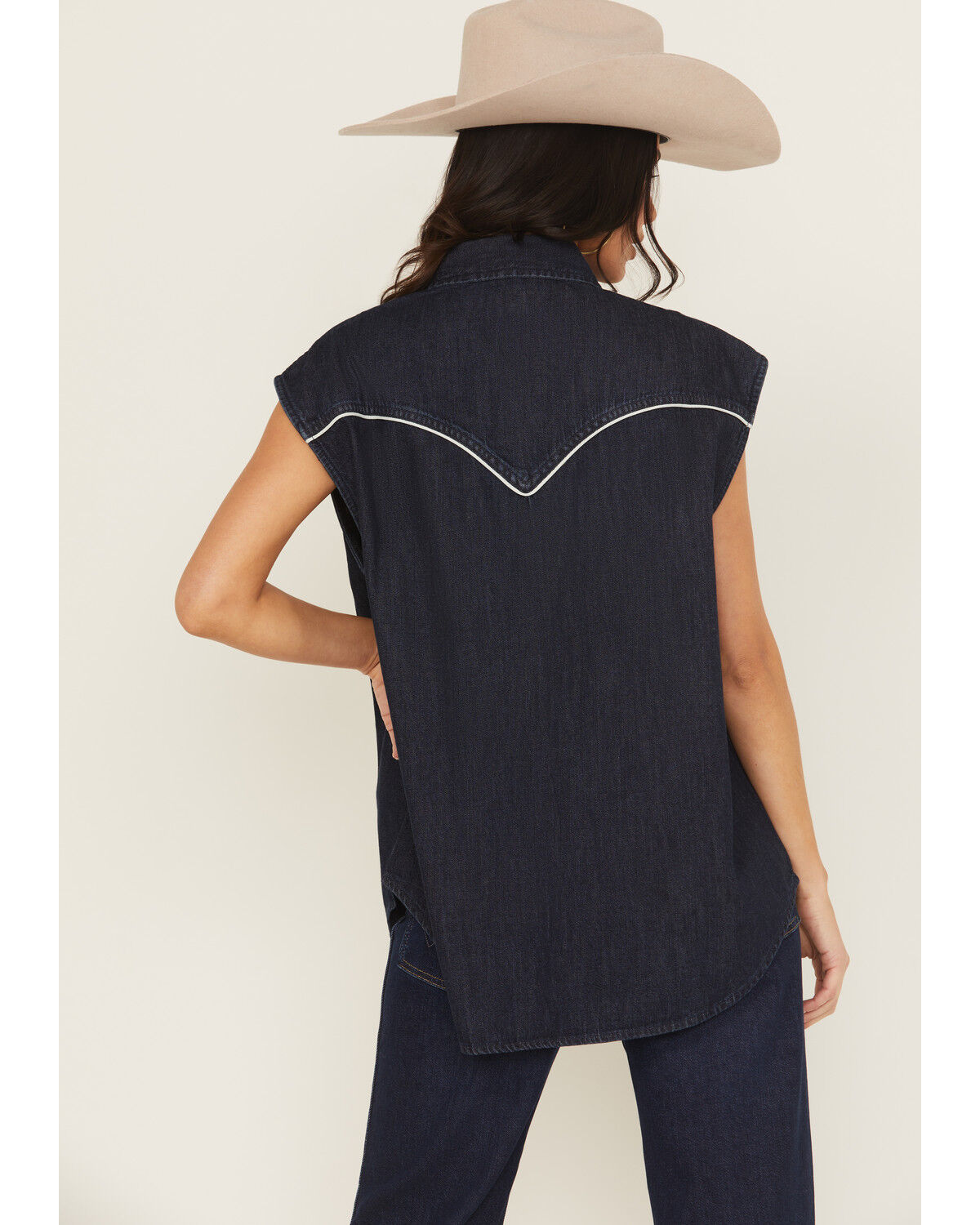 Wrangler Women's Modern Sleeveless Denim Western Shirt