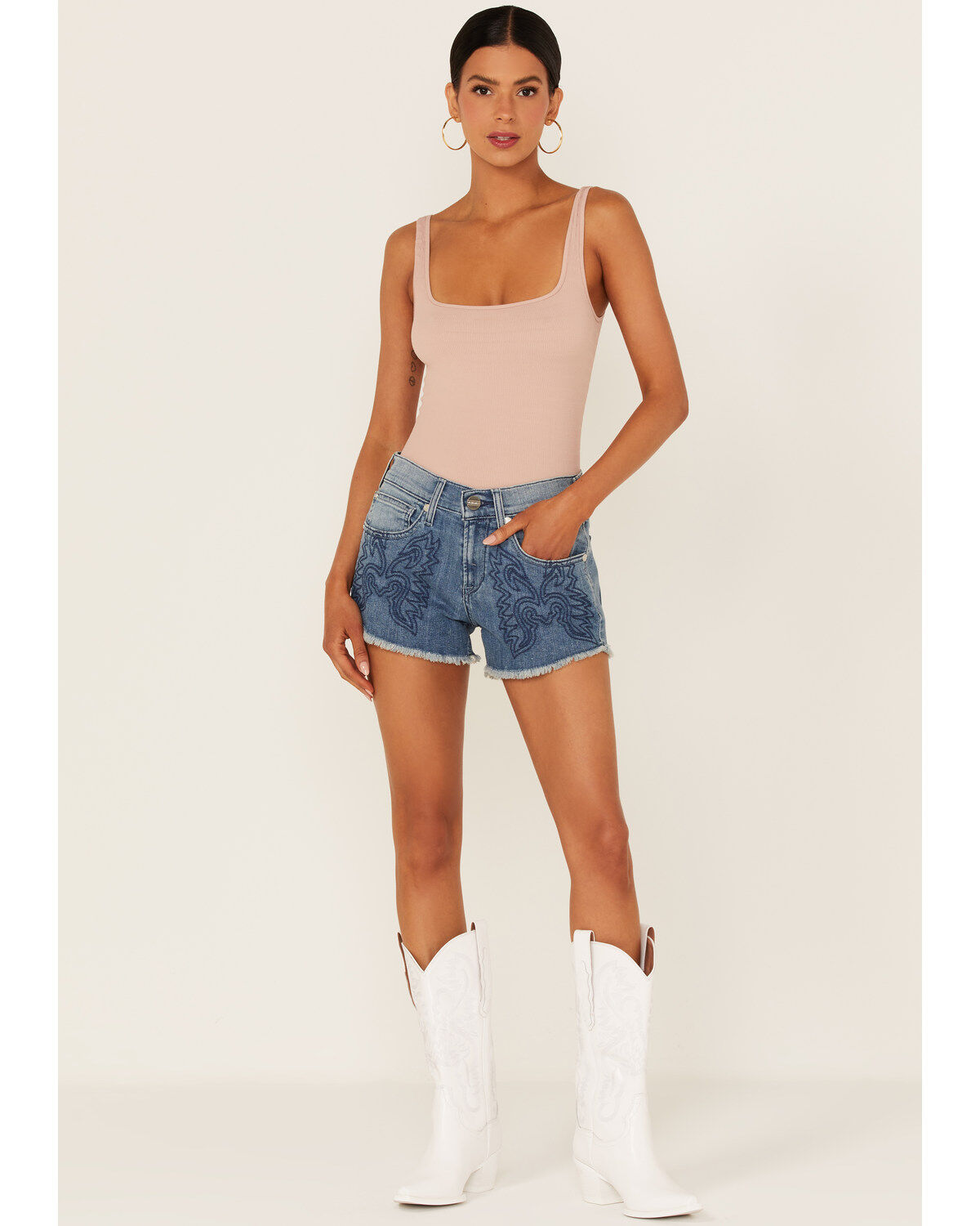 Ariat Women's Serenity Embroidered Front 3" Shorts