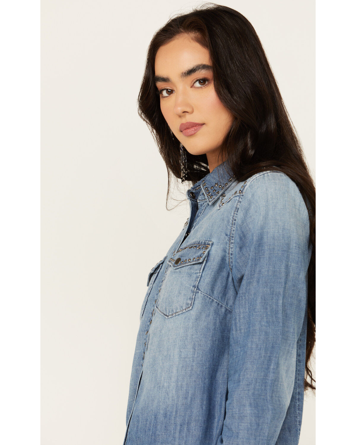 Idyllwind Women's Rigid Wayside Studded Chambray Long Sleeve Snap Western Shirt
