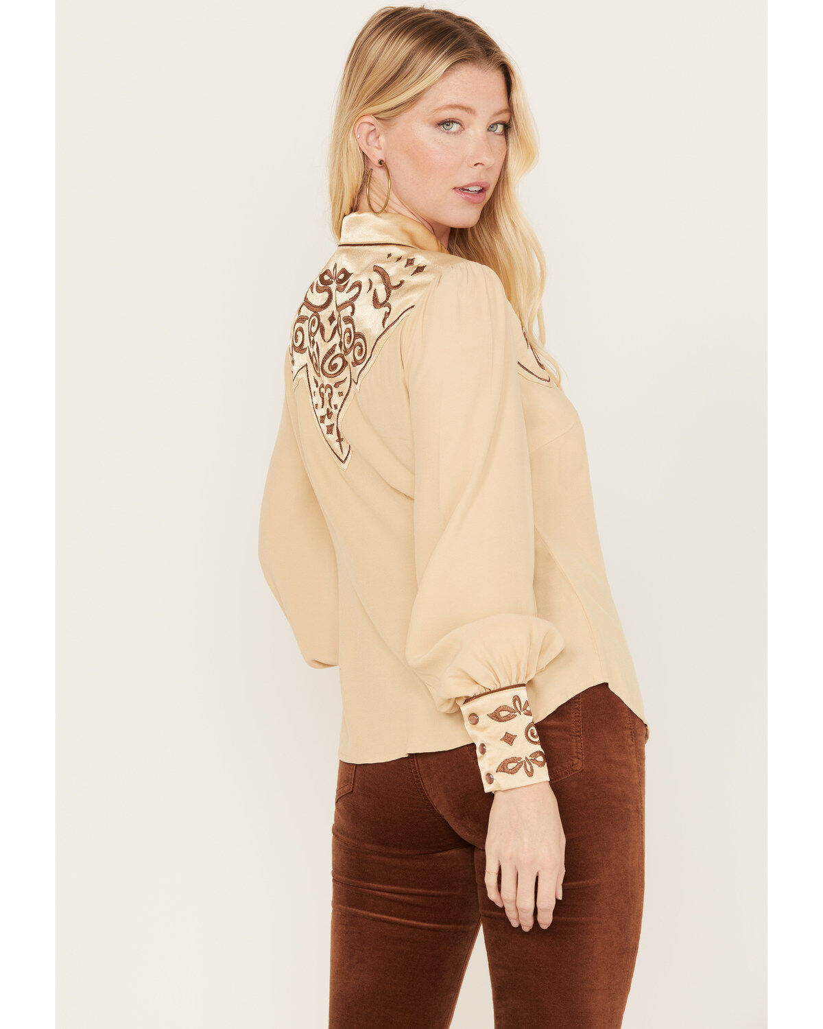 Shyanne Women's Long Sleeve Embroidered Western Snap Shirt