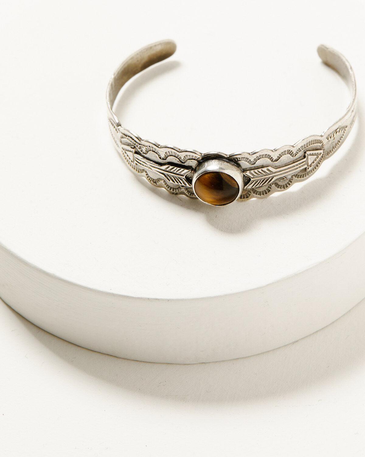 Broken Arrow Jewelry Women's Arrow Cuff