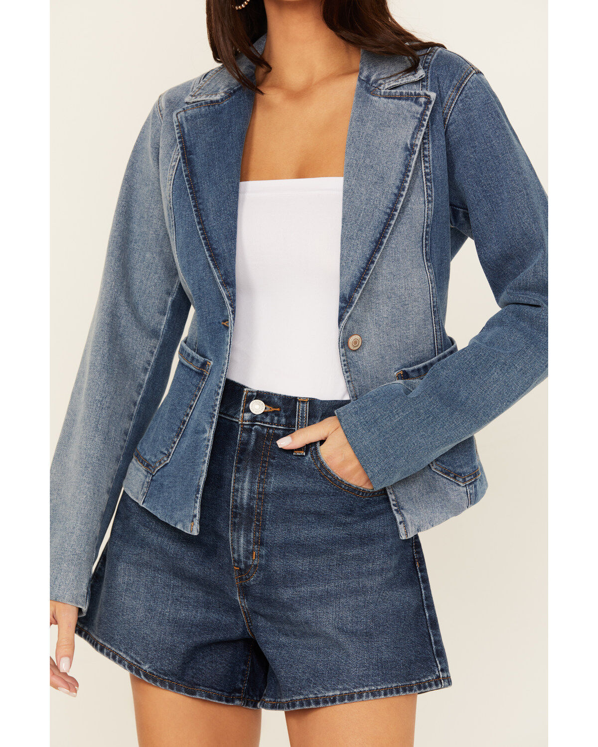 Shyanne Women's Oasis Medium Wash Denim Blocked Comfort Stretch Blazer