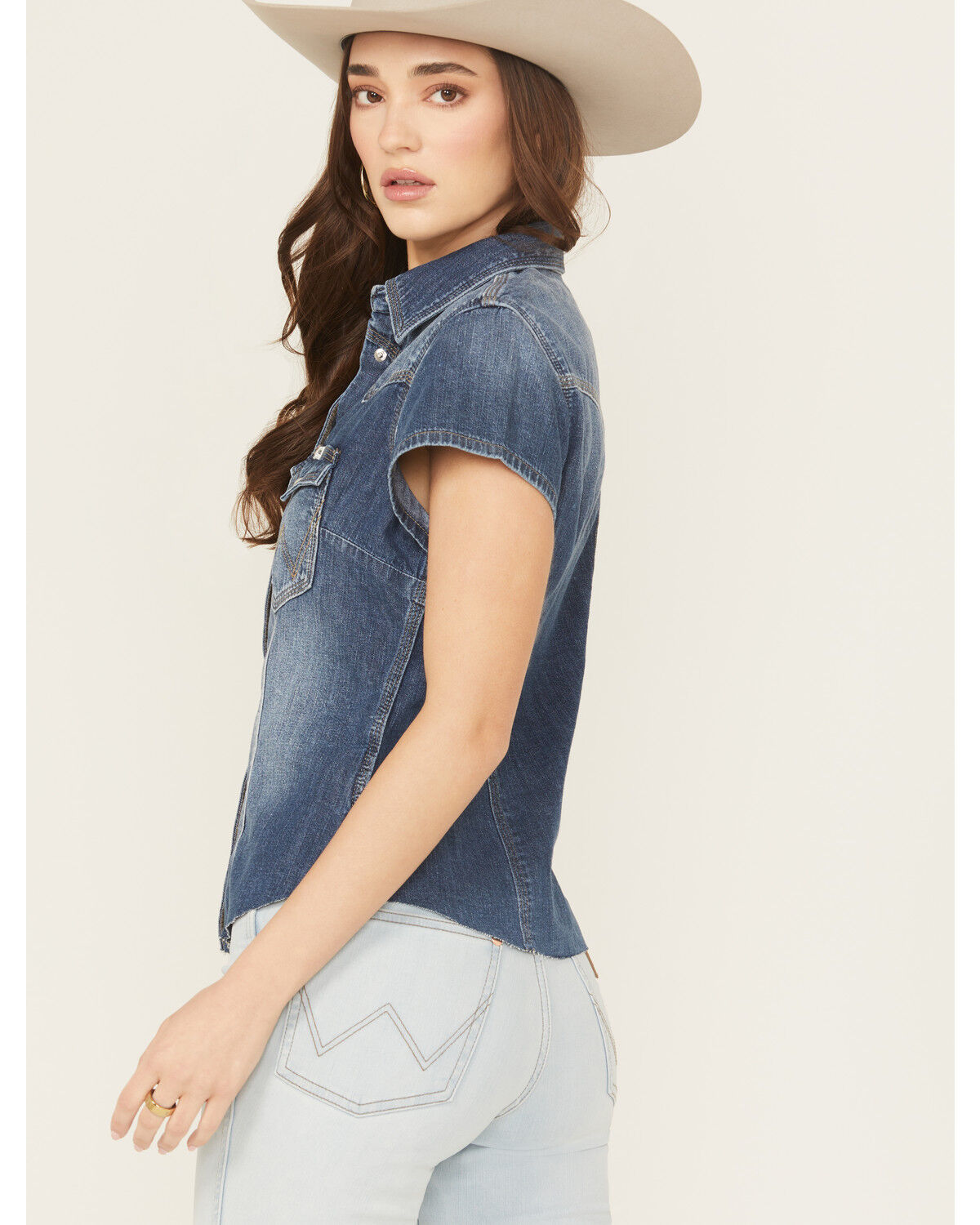 Wrangler Women's Modern Denim Short Sleeve Snap Shrunken Western Shirt