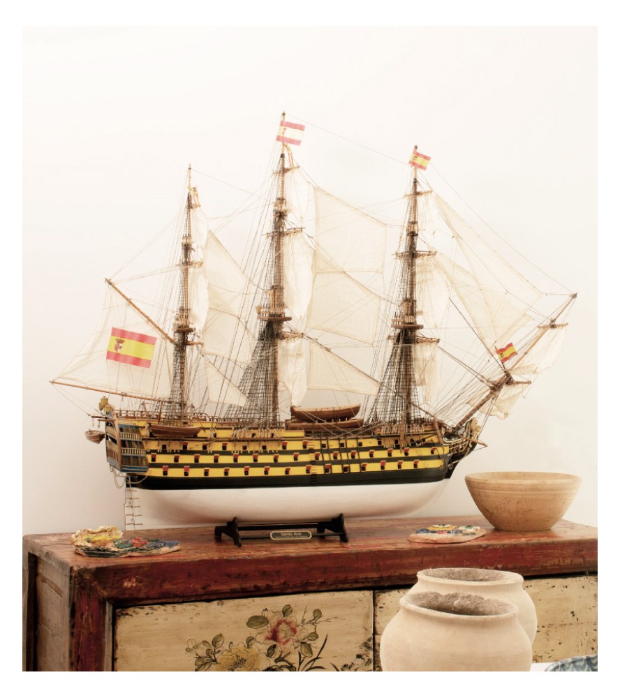 Gift Pack with Ship Model, Paints, Figures and Tools: Santa Ana