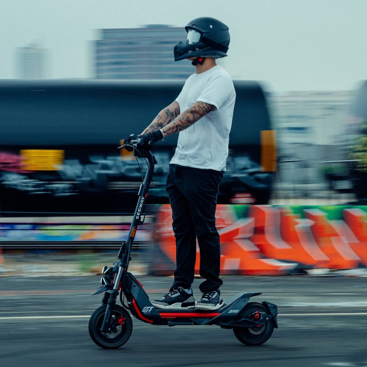 ZT3 Pro E-Scooter | 80km Range, 2000W Motor, Dual Suspension, Smart TFT Display | Long-Range E-Scooter