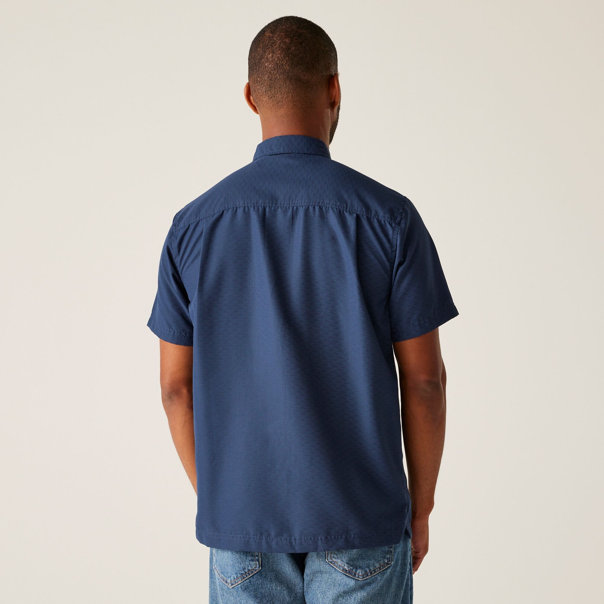 Men's Mindano IX Short Sleeve Shirt | Navy Triangle Print