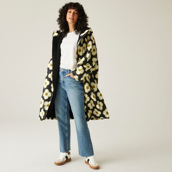 Orla Kiely Waterproof Changing Robe | Spinning Flower Black
