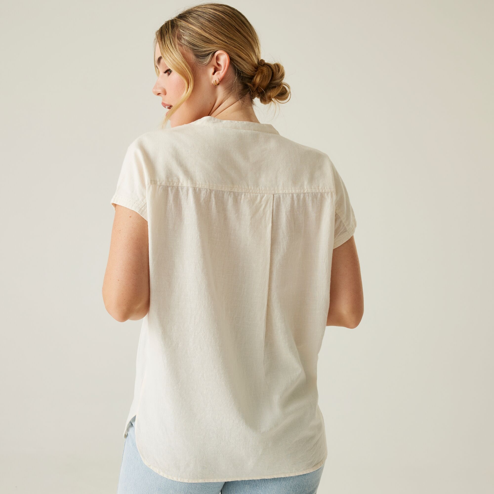 Women's Rianne V Neck Shirt | Light Vanilla