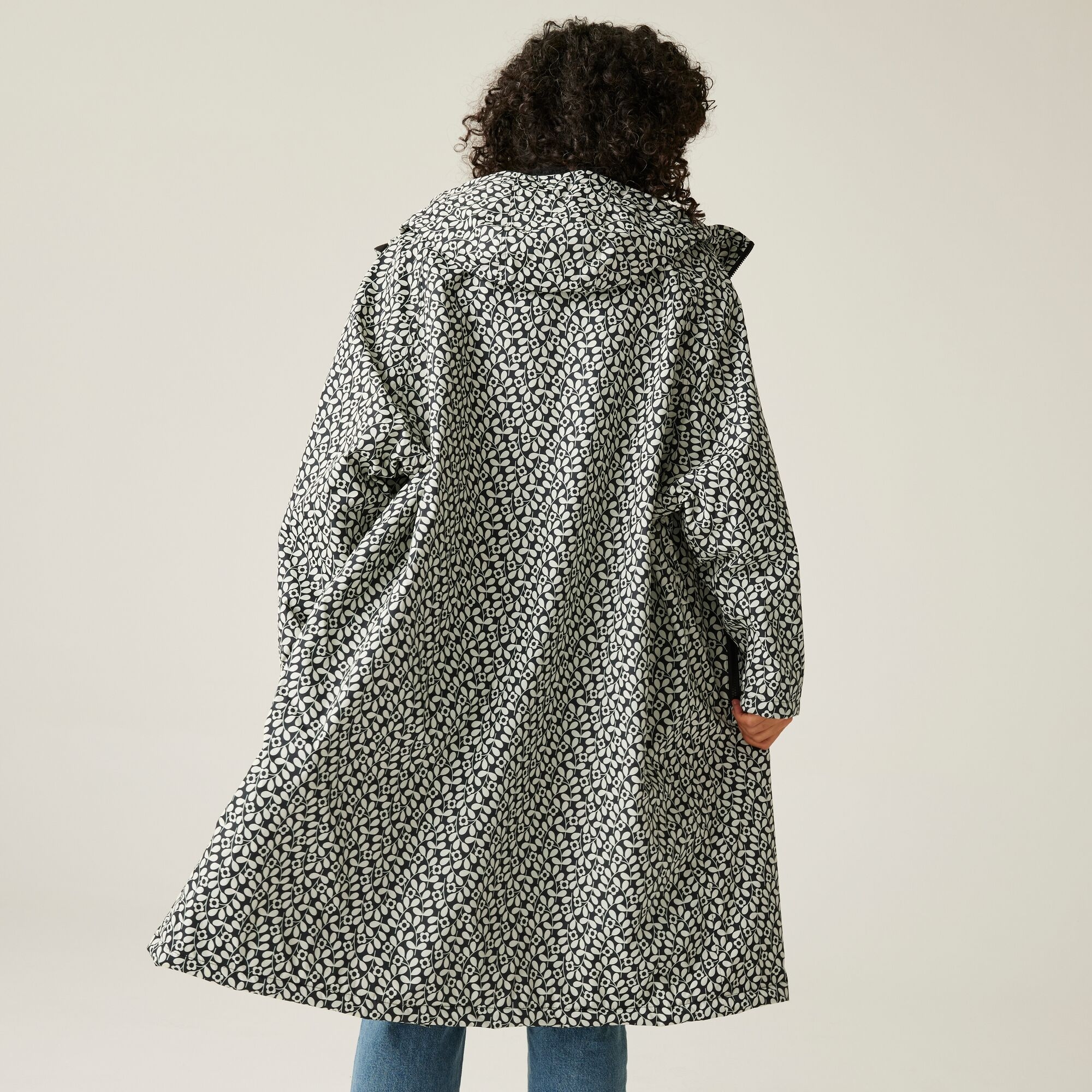 Orla Kiely Waterproof Changing Robe | Jasmine Flower Black