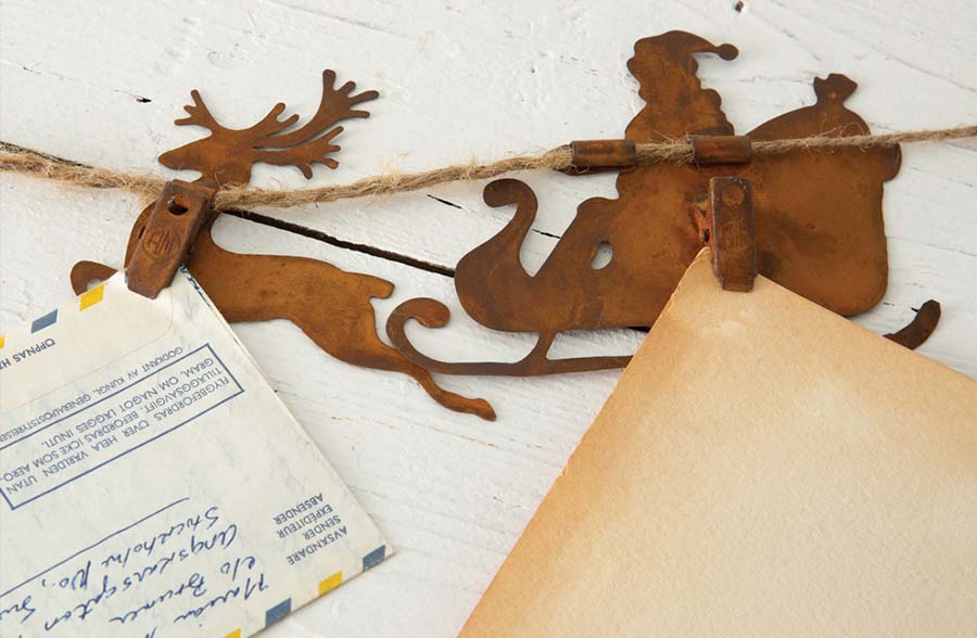 Rustic Santa's Sleigh Christmas Card Clip Garland