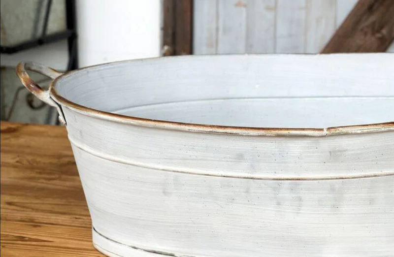 *HUUUGE* Oval Farm Tub