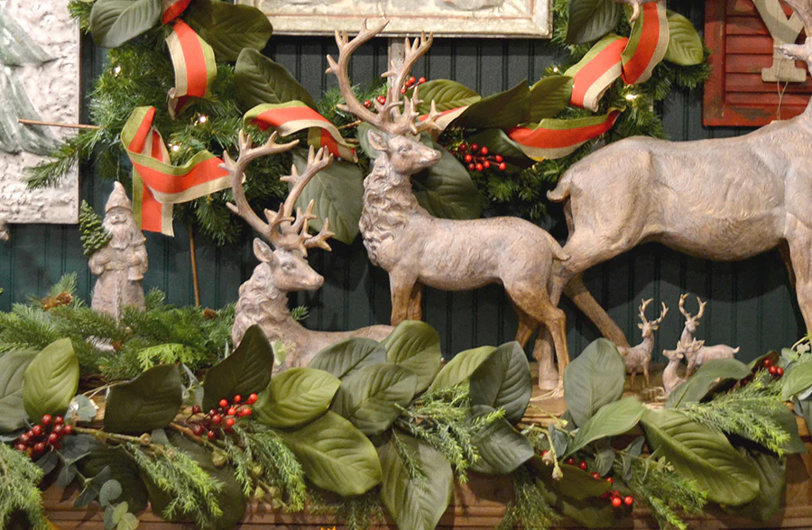 6 Foot Magnolia and Eucalyptus Garland With Berries