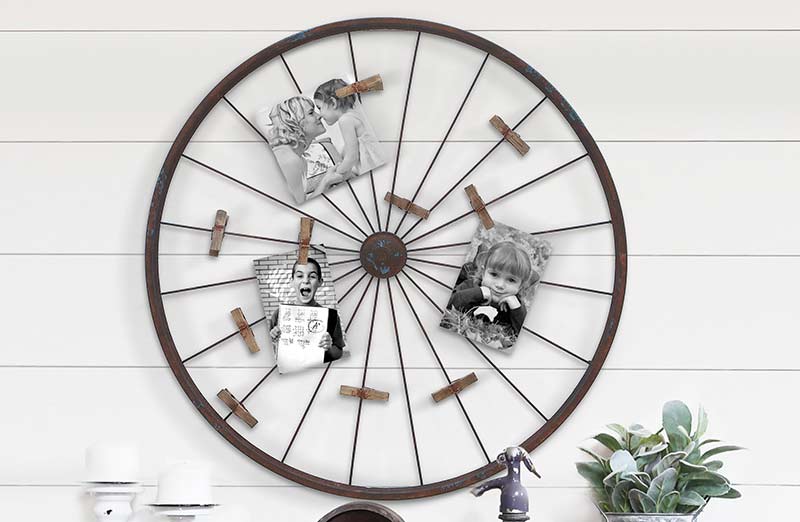 Wagon Wheel Photo Display