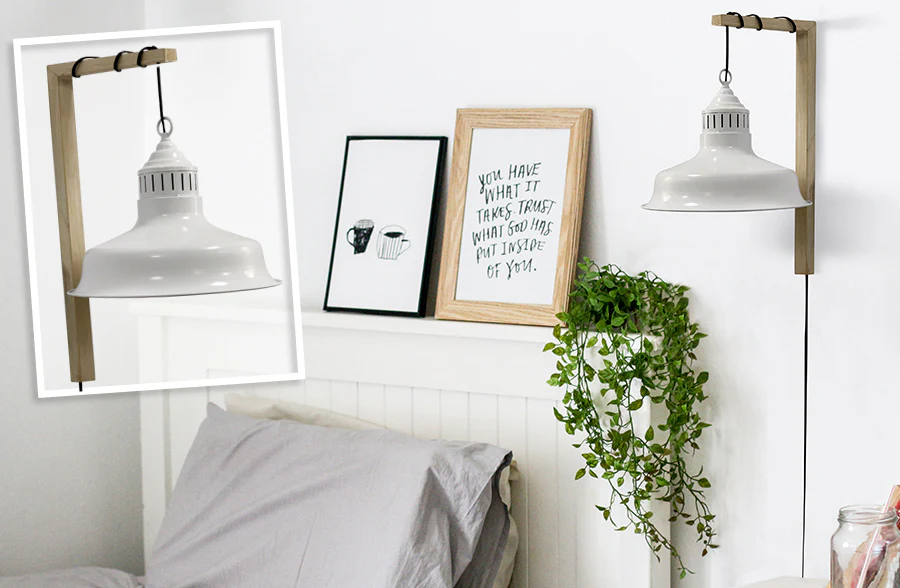 White Enamel Wall Lamp and Bracket