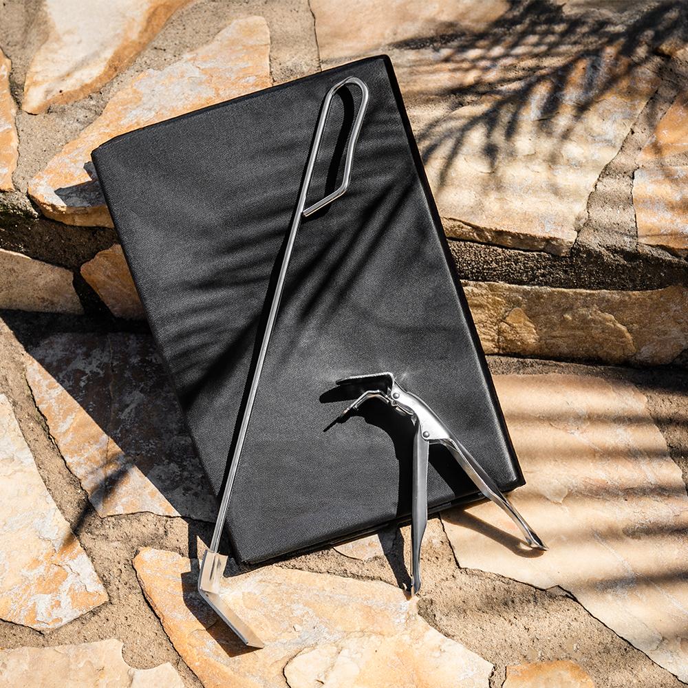 DragonPack 6600 S Pack de accesorios para barbacoa kamado que incluye pinzas, cubierta protectora y atizador.