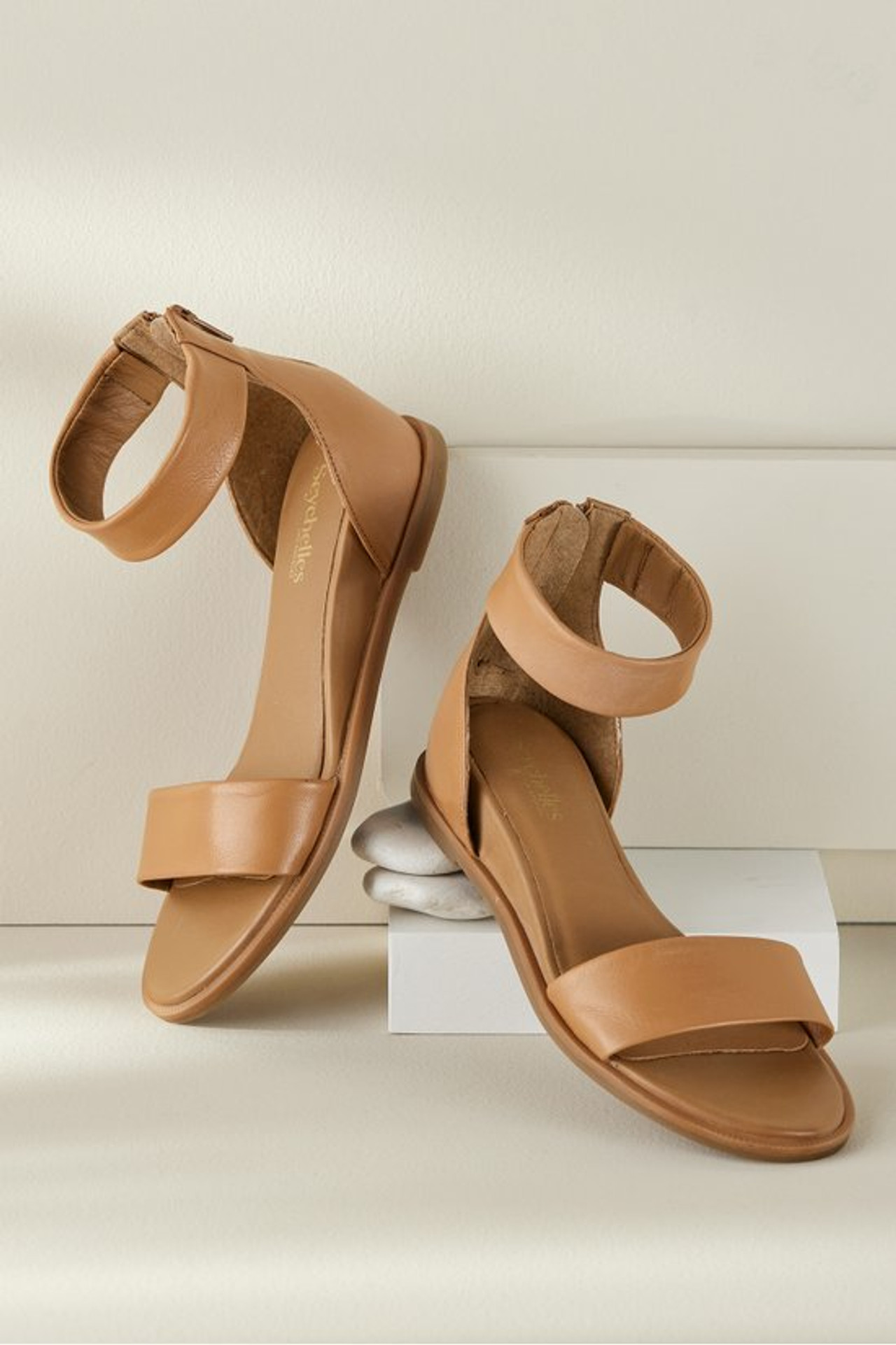Seychelles Honeysuckle Sandal