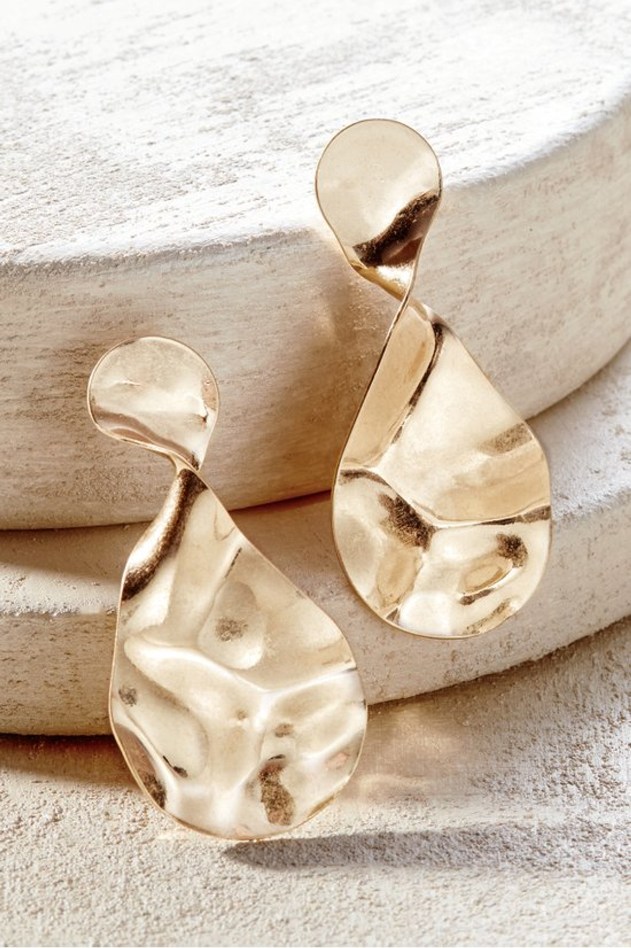 Nisa Twist Earring