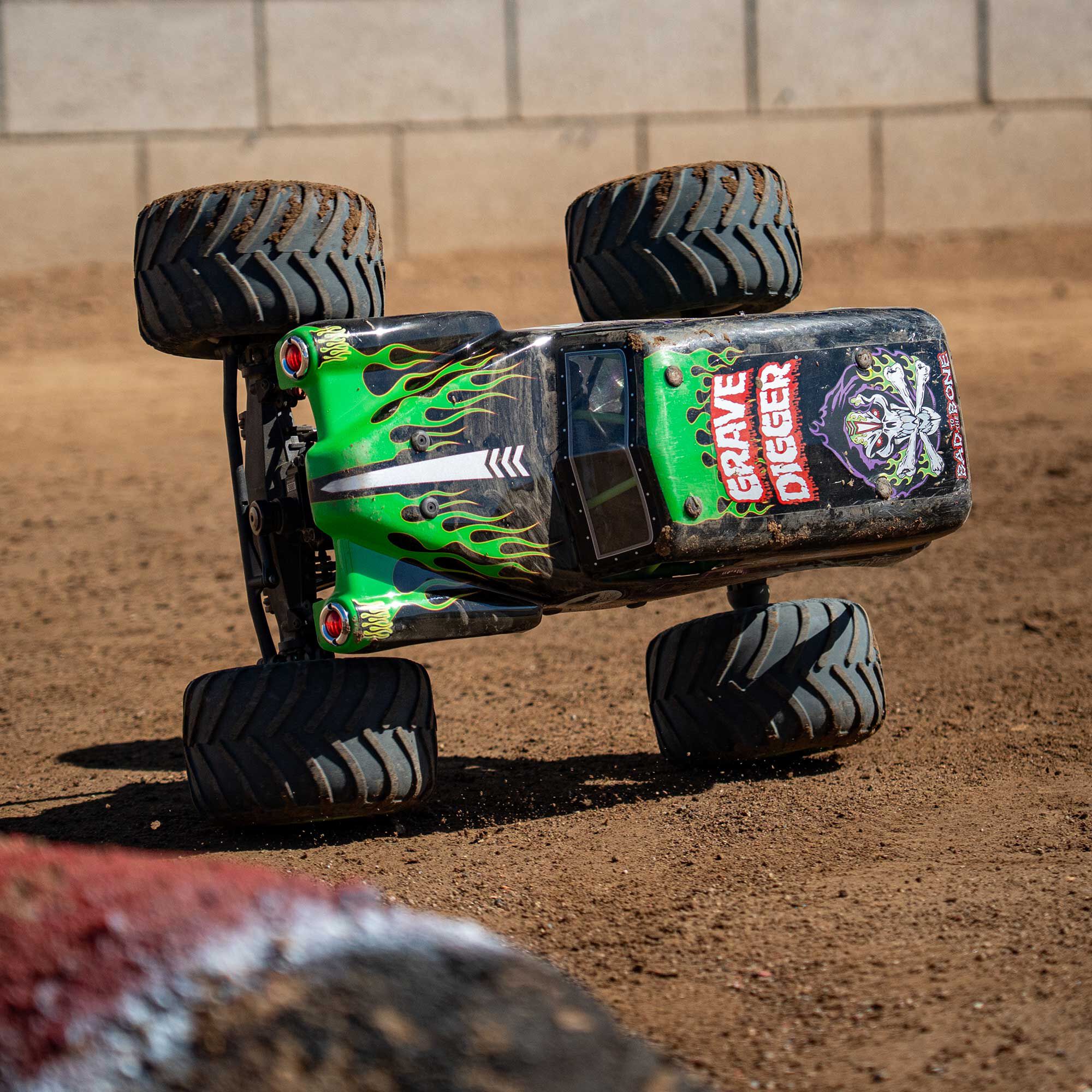 Losi 1/8 LMT 2.0 Grave Digger 4X4 Solid Axle Brushless Monster Truck RTR, Green