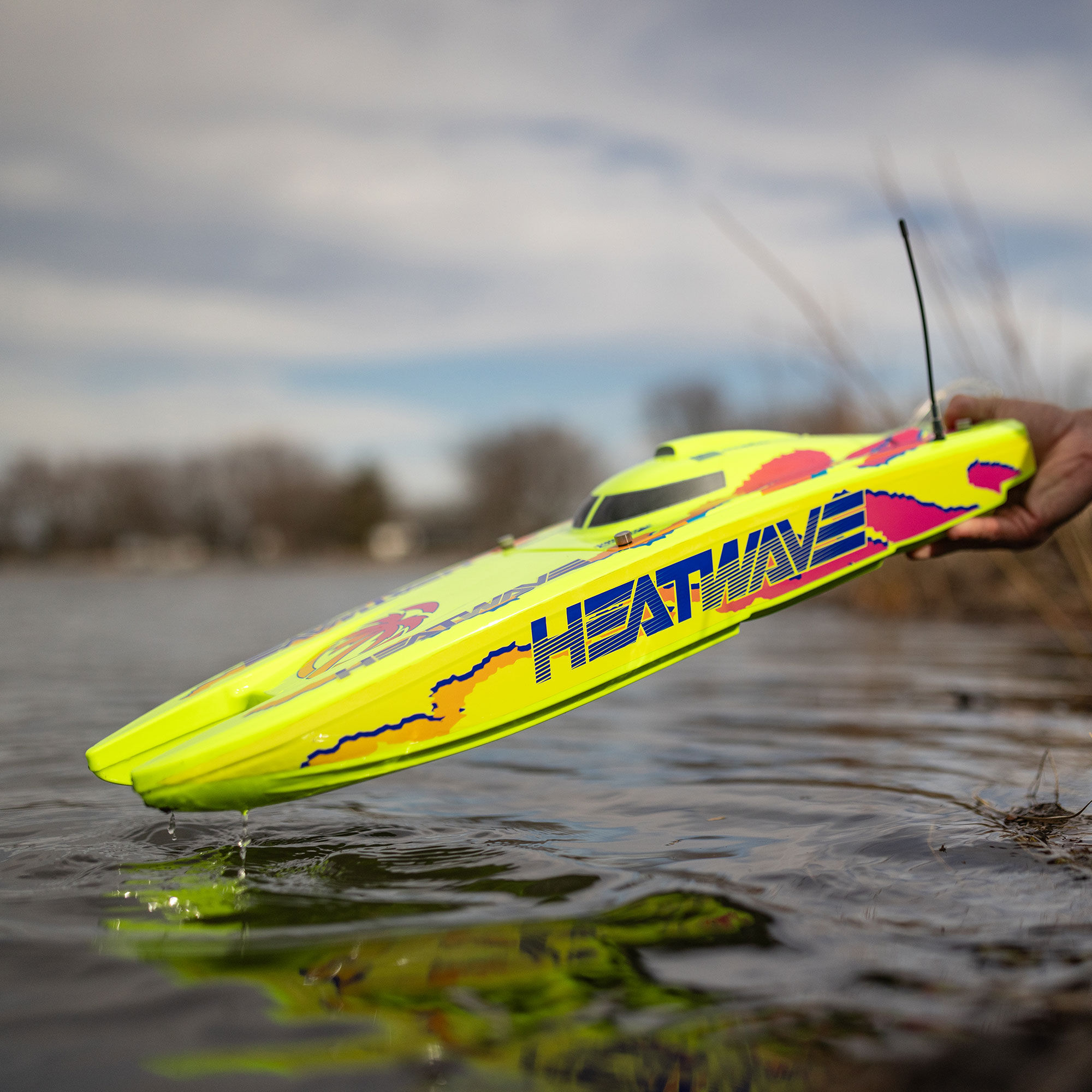 Pro Boat Blackjack 24" V2 Catamaran Brushless: RTR, Heat Wave Visual