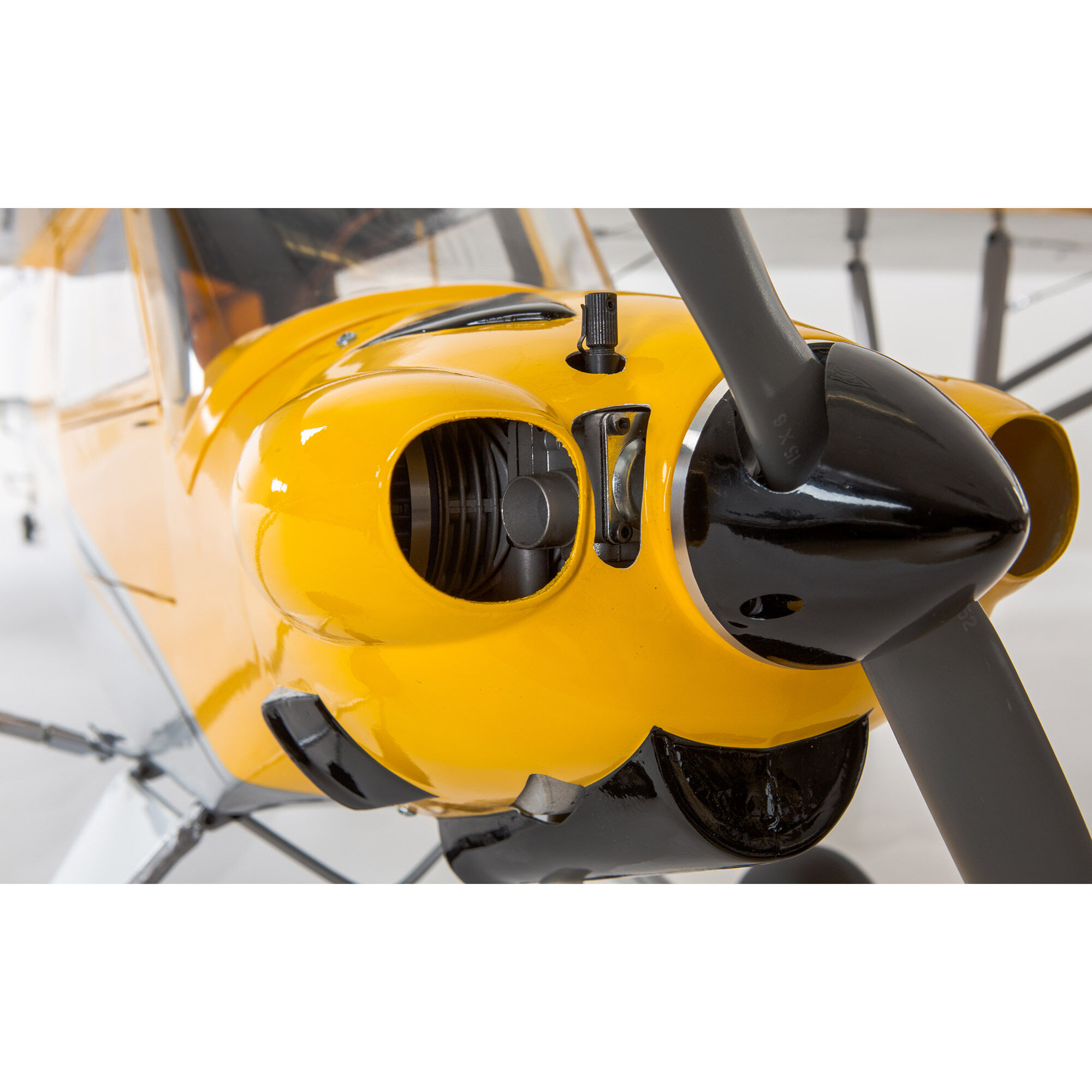 Hangar 9 Carbon Cub 15cc ARF, 90"
