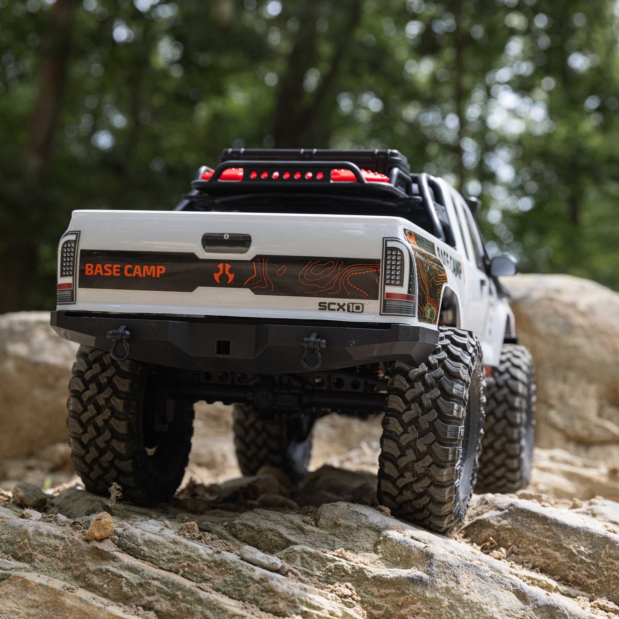 Axial 1/10 SCX10 III Base Camp 4X4 RTR Brushed Rock Crawler, White