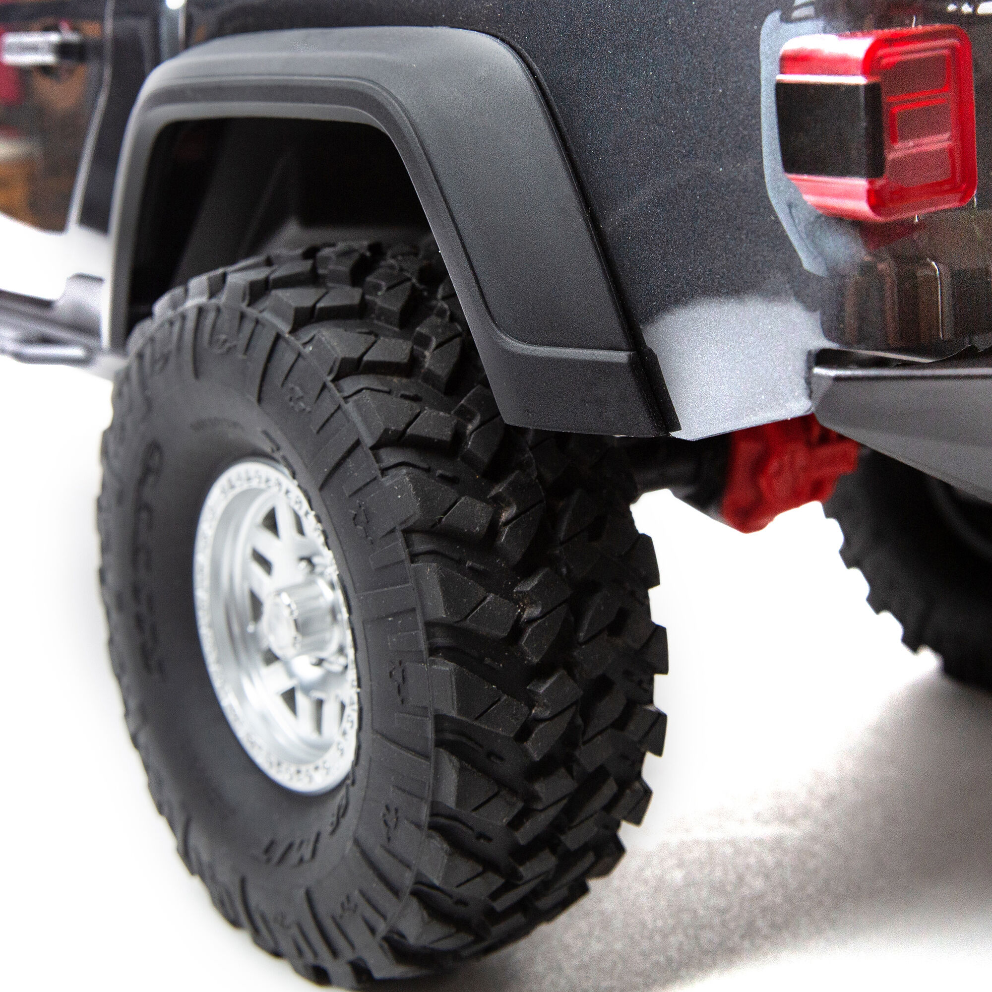 Axial 1/10 SCX10 III Jeep JT Gladiator 4X4 RTR Brushed Rock Crawler, Gray