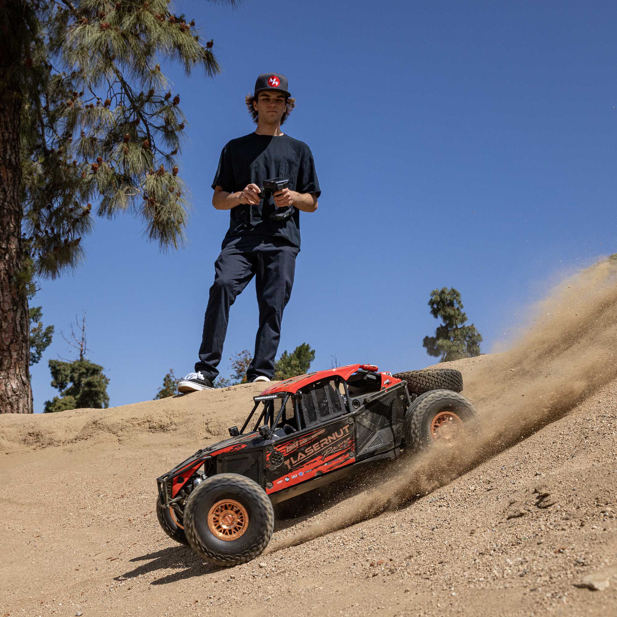 Losi 1/6 8IGHT Super Lasernut 6S 4X4 RTR Brushless Desert Buggy, Red
