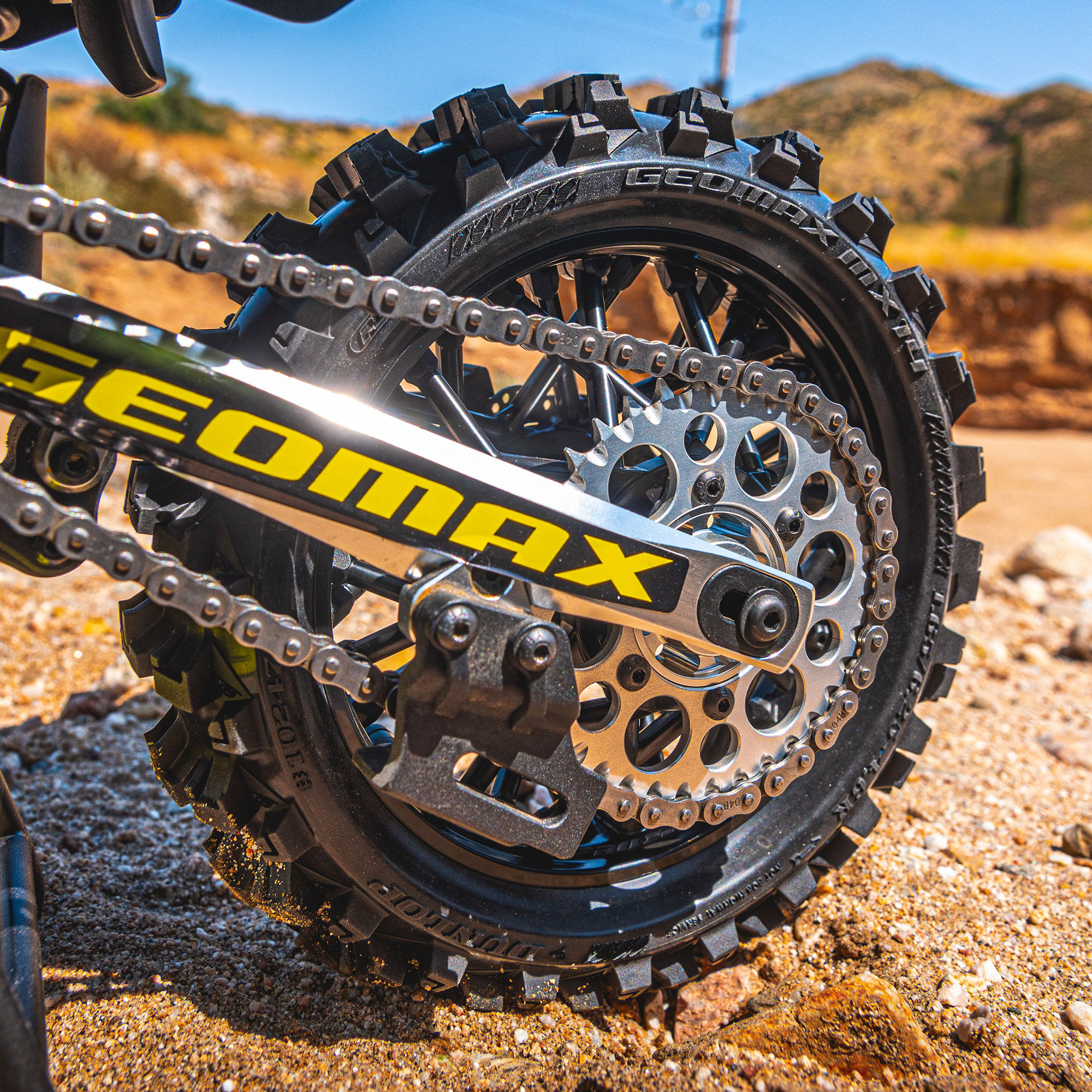 Pro-Line Racing 1/4 Dunlop Geomax MX14 V2 Bead M2 Rear Tire: Promoto-MX