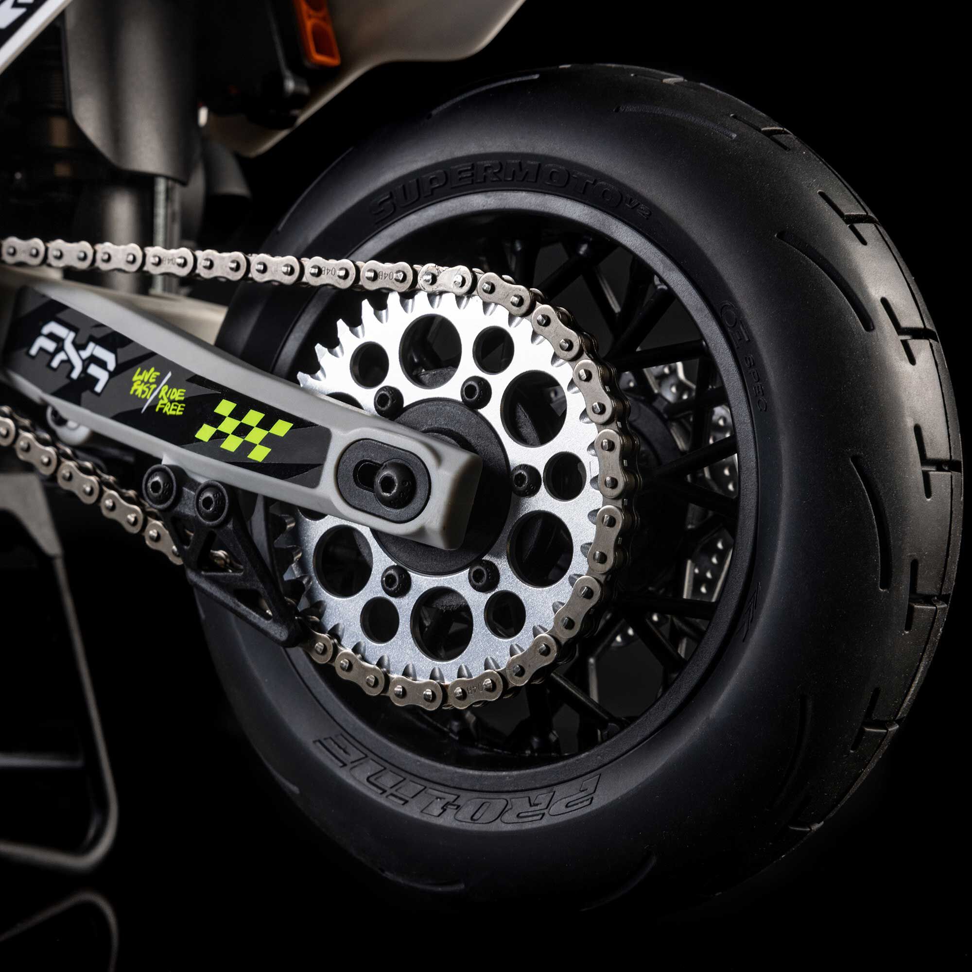 Losi 1/4 Promoto-SM FXR Supermoto Motorcycle RTR Basic, White